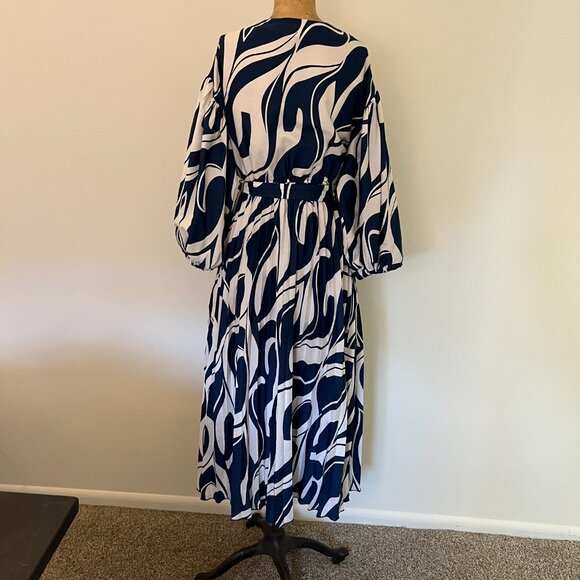 Wishing Waves Calf Length Pleated Dress in Blue and White with Tie On Belt - Med - Picture 14 of 15